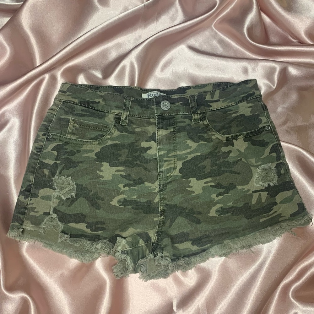 Mudd brand classic green camo distressed shorts
